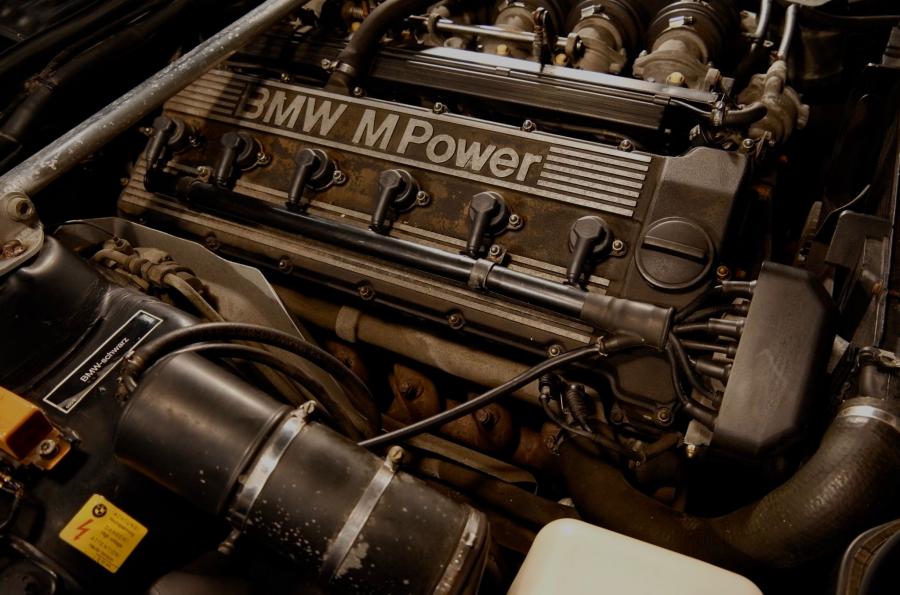 Моторный отсек BMW M6 (E24) 1988 года  (NA) (фото 134 из 158)